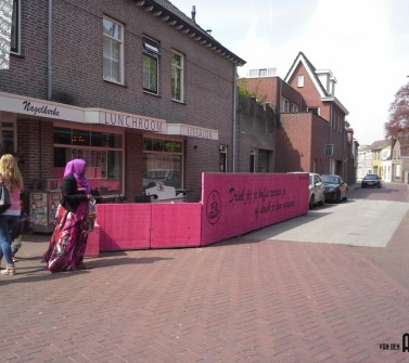 Terrasmeubilair Nagelkerke Oudenbosch van hardhout Azobé steenschotten roze pink01