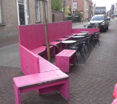 Terrasmeubilair Nagelkerke Oudenbosch van hardhout Azobé steenschotten roze pink06