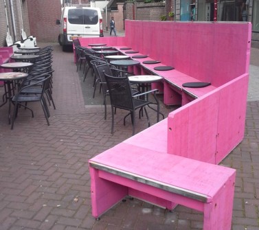 Terrasmeubilair Nagelkerke Oudenbosch van hardhout Azobé steenschotten roze pink07